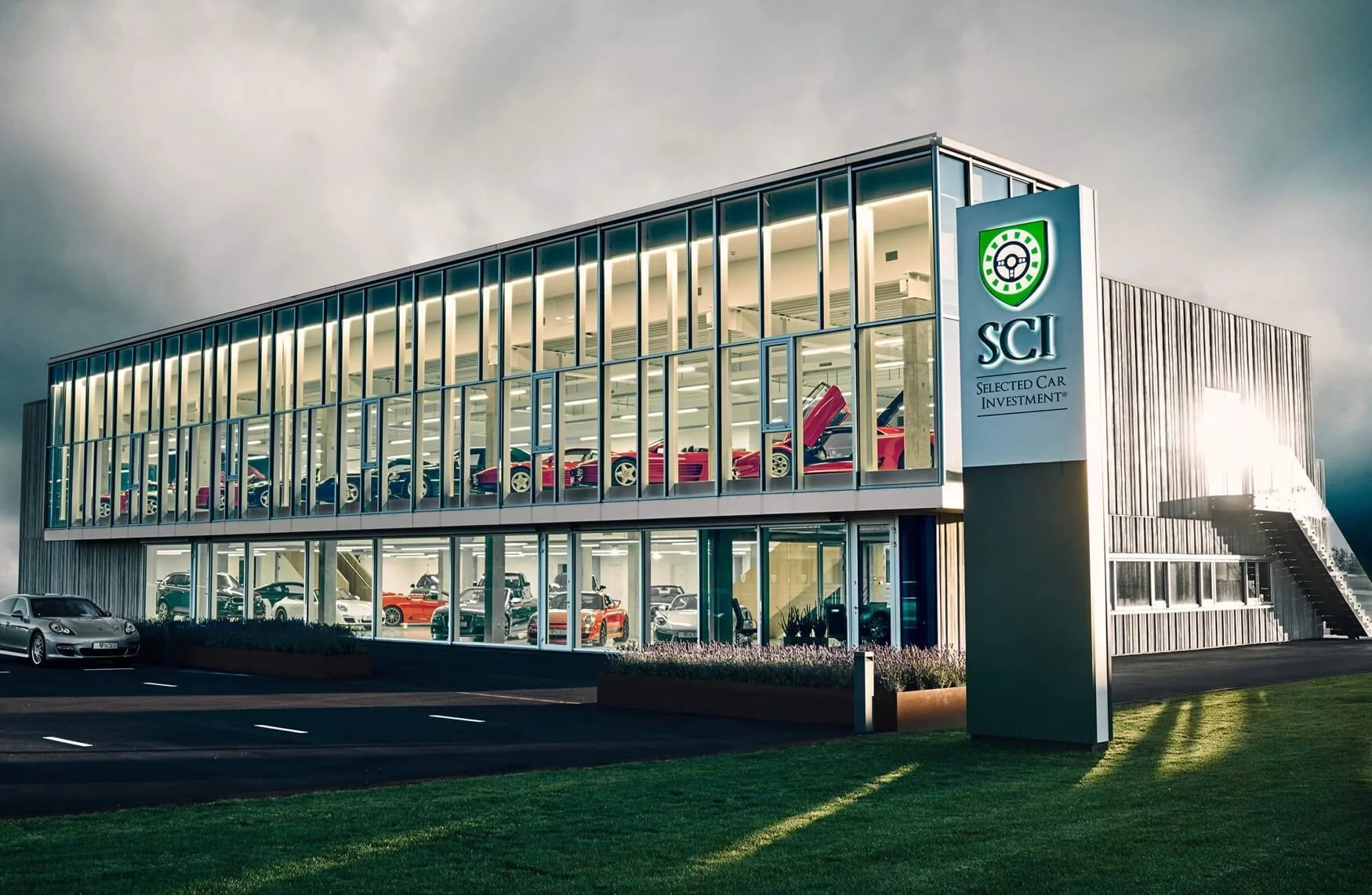 Selected Car Investment showroom bygning med glasfacade